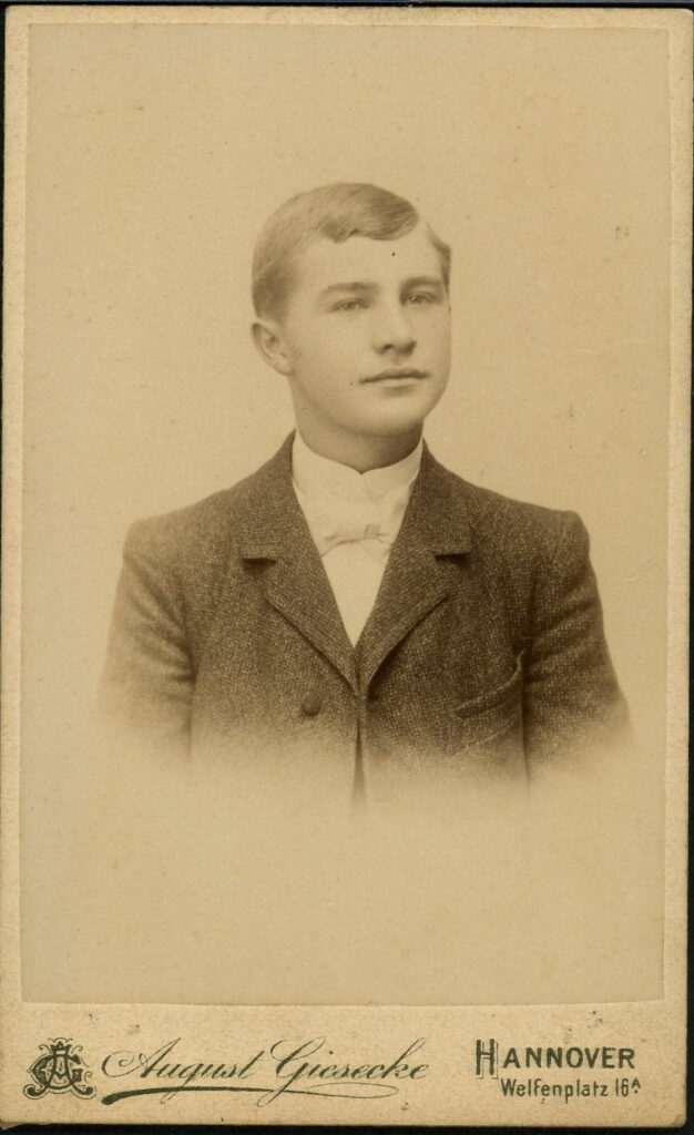 August Giesecke
Welfenplatz 16a, Hannover