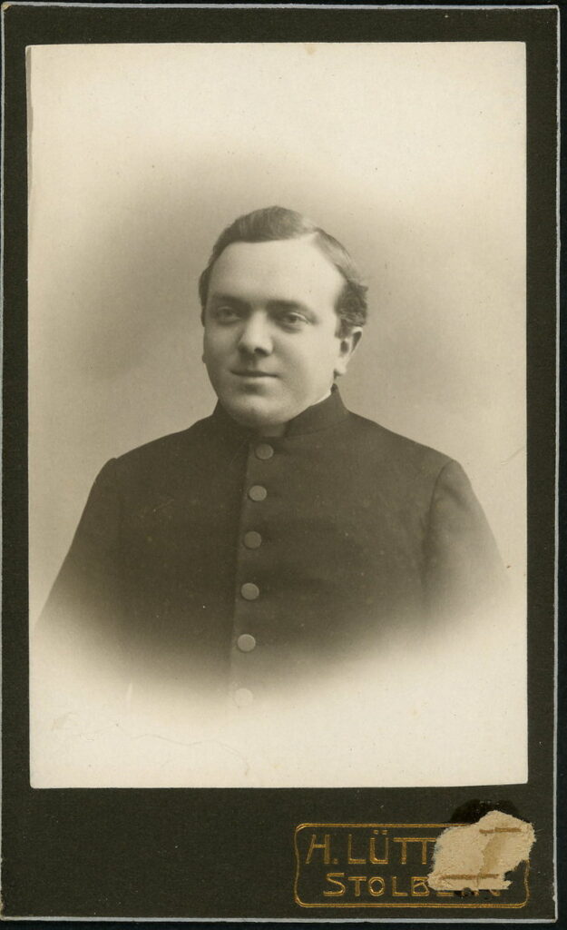 H. Lütters
Stolberg
Kaplan: Kirschbaum: Münsterbusch, Kr. Aachen