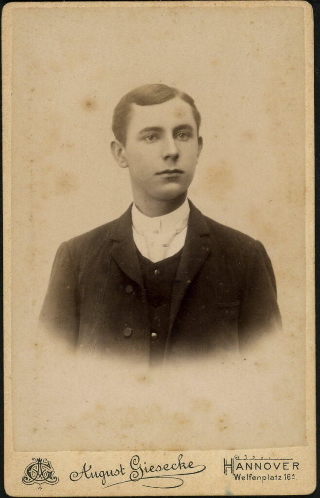 August Giesecke,
Welfenplatz 16a, Hannover