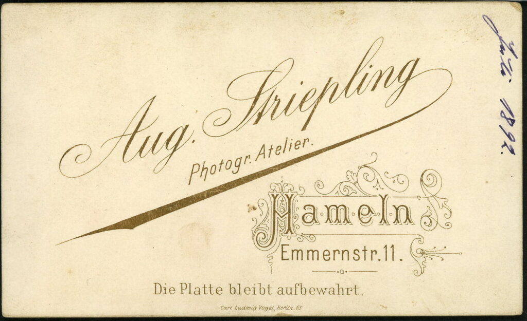 Aug. Striepling
Emmernstraße 18, Hameln
1892