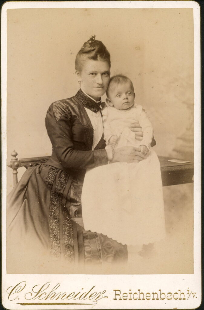 Carl Schneider
Hotel zum Lamm, Reichenbach i.V.
Weinholdstraße, Reichenbach i.V.
Bahnhofstraße, Reichenbach i.V.