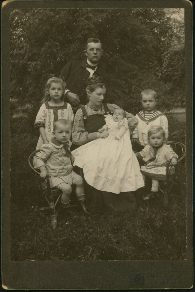 Anton Mohn
Nordwall 17, Nienburg a. W.
1910