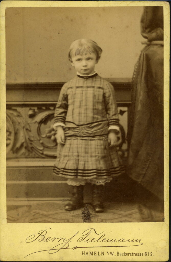 Bernh. Tielemann
Bäckerstraße 2, Hameln a. W.