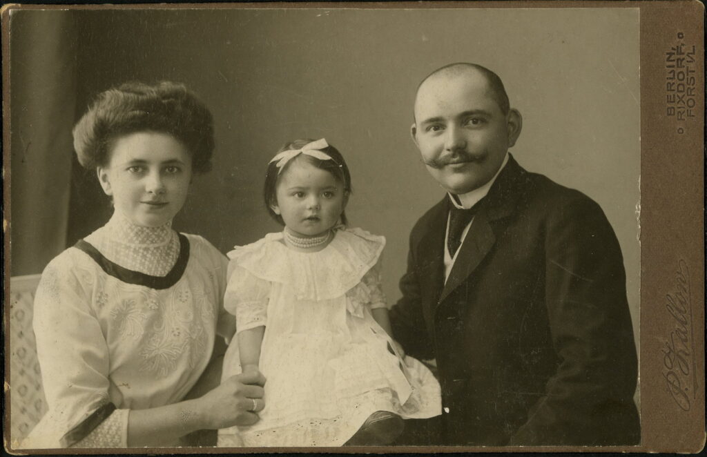 P. Zallow
Bergstraße 140, Berlin-Rixdorf
Hermannstraße 45, Berlin-Rixdorf
Kottbuser Damm 29 / 30, Berlin
Forst i.L.