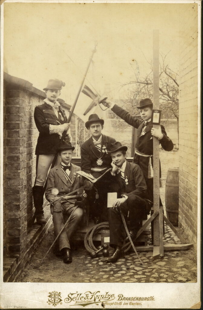 Selle & Kuntze,
A. Tietz & H. Schweitzer,
Haupt-Straße 16, Brandenburg a. H.