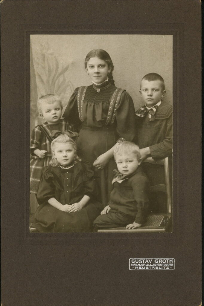 Gustav Groth
H. Krull
Neustrelitz