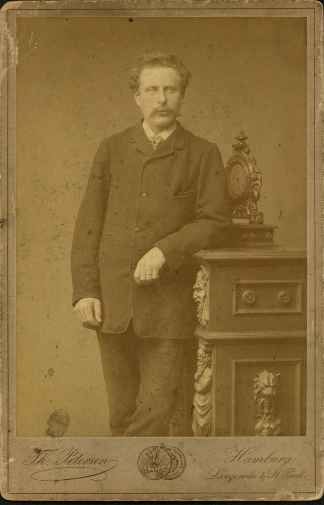 Th. Petersen
Langereihe 4, St Pauli, Hamburg
(P. Golembek, Hamburg)