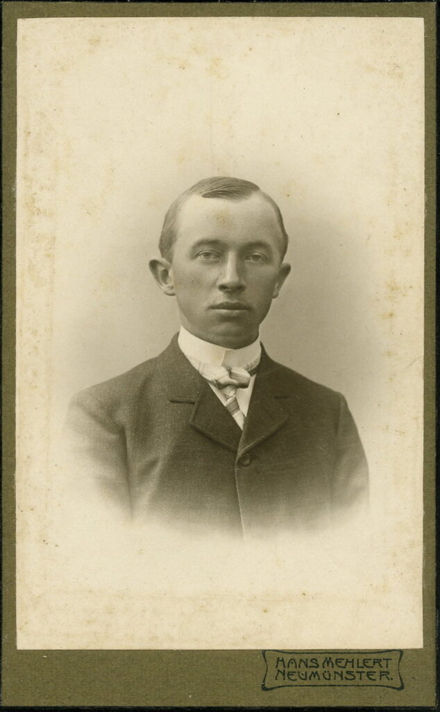 Hans Mehlert
O. Olesen
Grossflecken 49, Neumünster