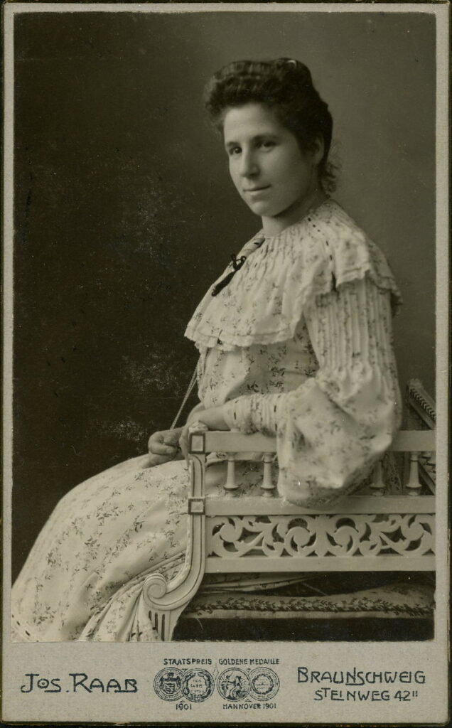 Jos. Raab,
Steinweg 42, Braunschweig
Bohweg 40a, Braunschweig