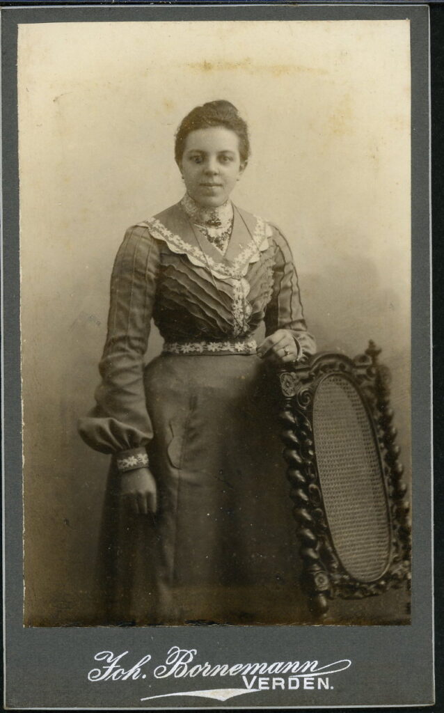 A monochrome photographic portrait from between 1865 and the 1920s taken by Joh. Bornemann, Verden