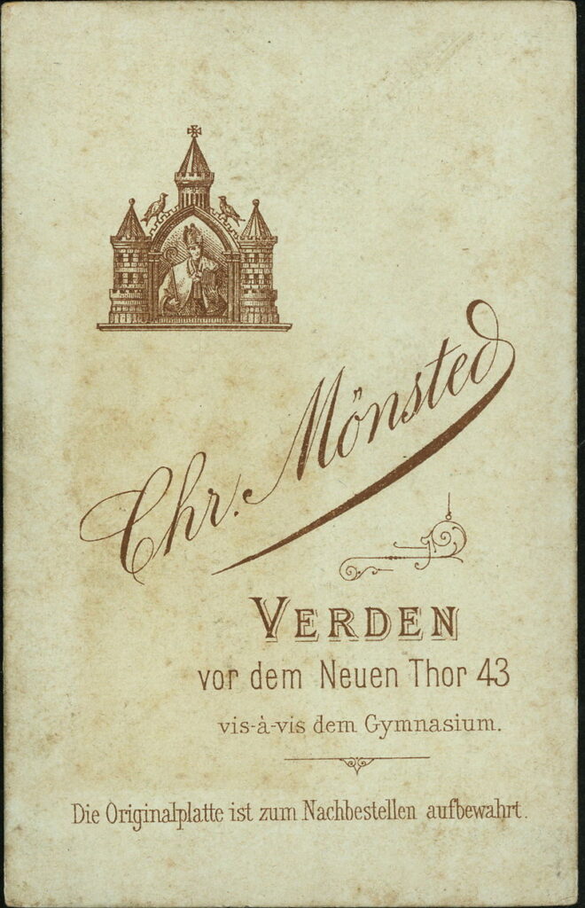 Reverse of a monochrome photographic portrait from between 1865 and the 1920s taken by Chr. Mönsted, vor dem Neuen Thor 43, Verden