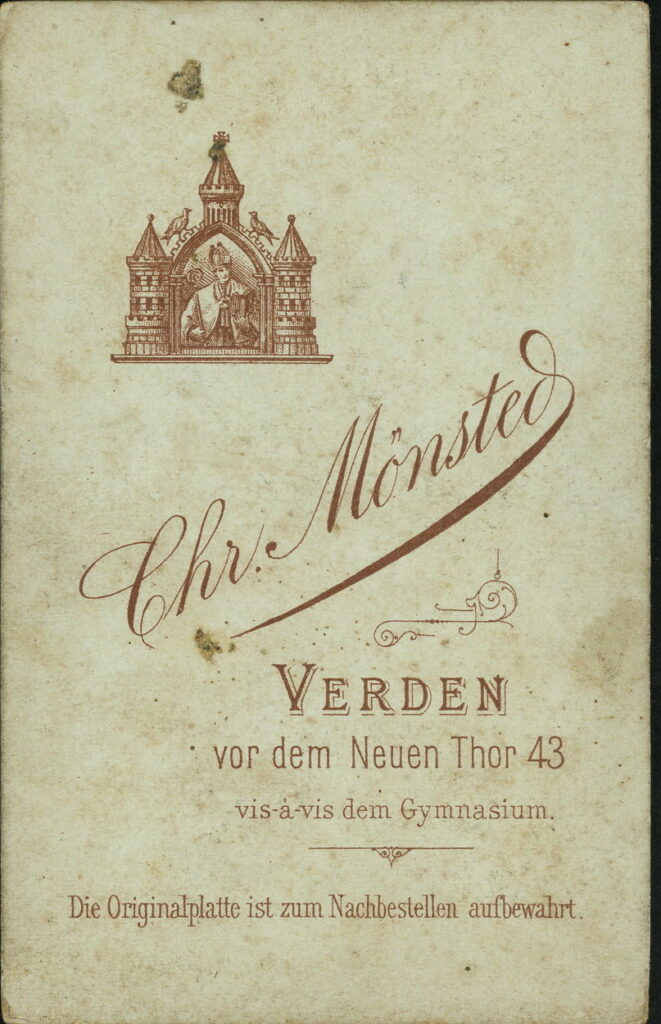 Reverse of a monochrome photographic portrait from between 1865 and the 1920s taken by Chr. Mönsted, vor dem Neuen Thor 43, Verden