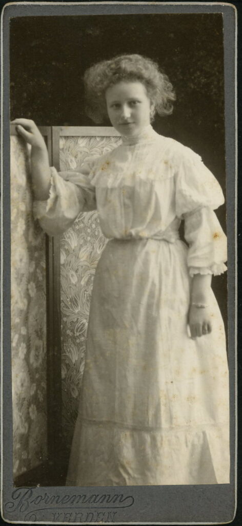 A monochrome photographic portrait from between 1865 and the 1920s taken by Bornemann, Verden