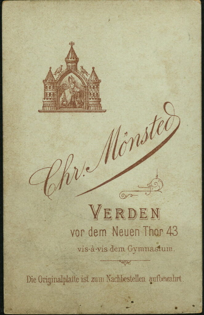 Reverse of a monochrome photographic portrait from between 1865 and the 1920s taken by Chr. Mönsted, vor dem Neuen Thor 43, Verden