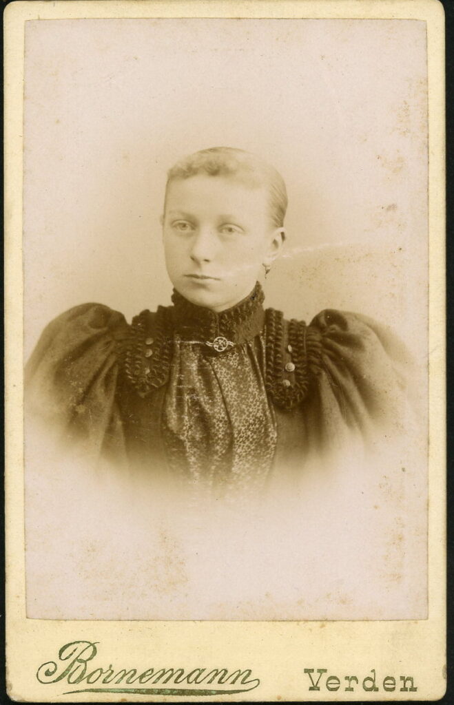 A monochrome photographic portrait from between 1865 and the 1920s taken by Joh. Bornemann, Verden