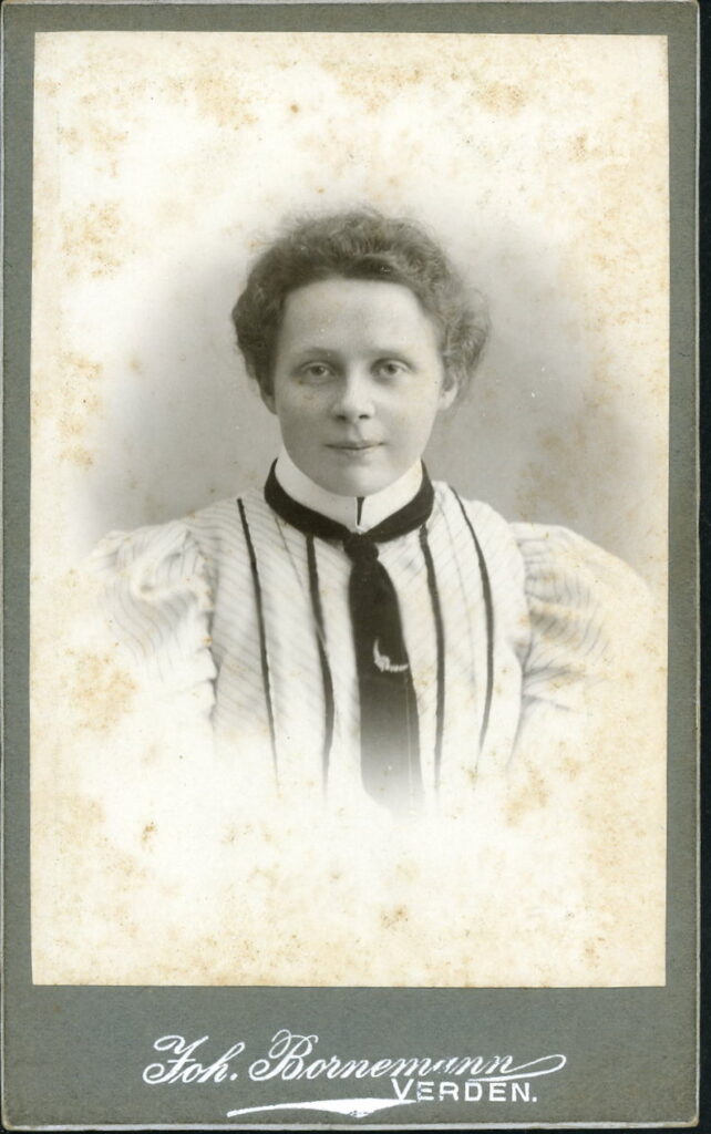 A monochrome photographic portrait from between 1865 and the 1920s taken by Joh. Bornemann, Verden