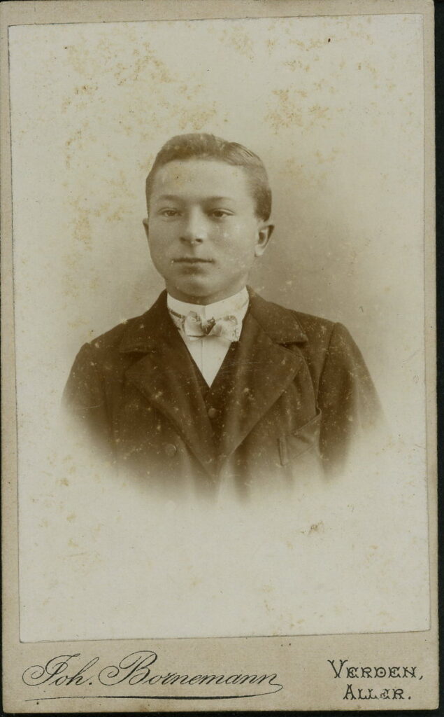 A monochrome photographic portrait from between 1865 and the 1920s taken by Joh. Bornemann, Verden