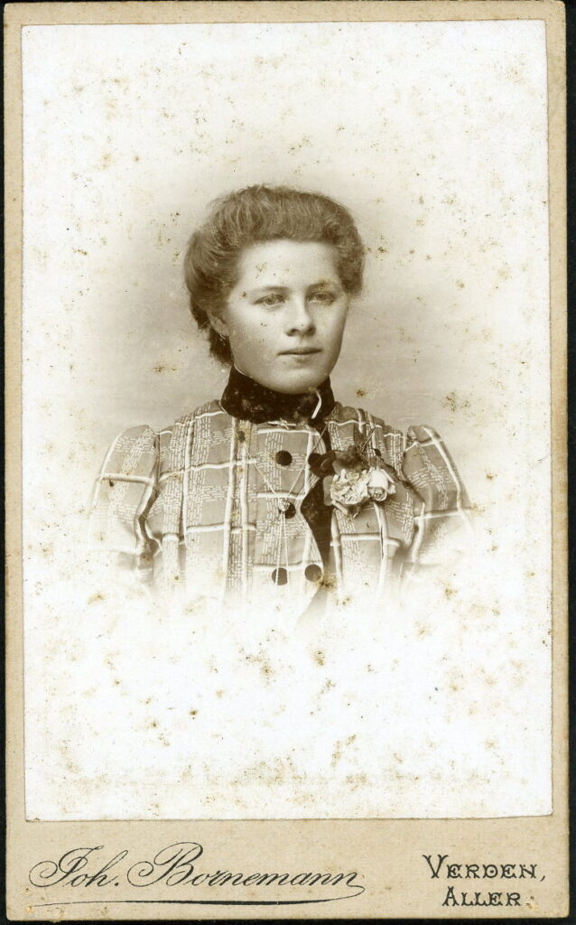 A monochrome photographic portrait from between 1865 and the 1920s taken by Joh. Bornemann, Verden
