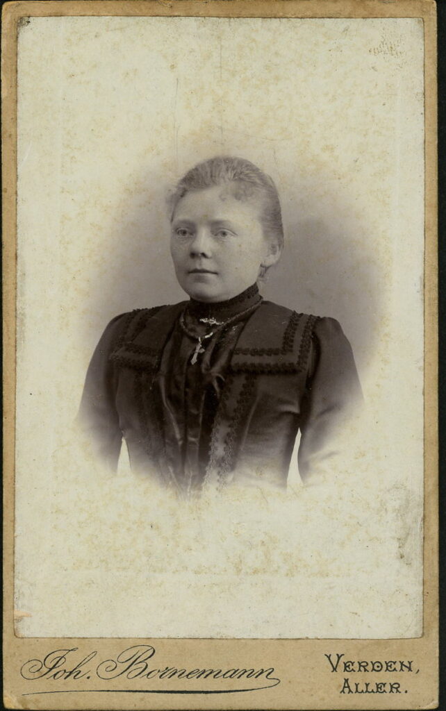A monochrome photographic portrait from between 1865 and the 1920s taken by Joh. Bornemann, Verden