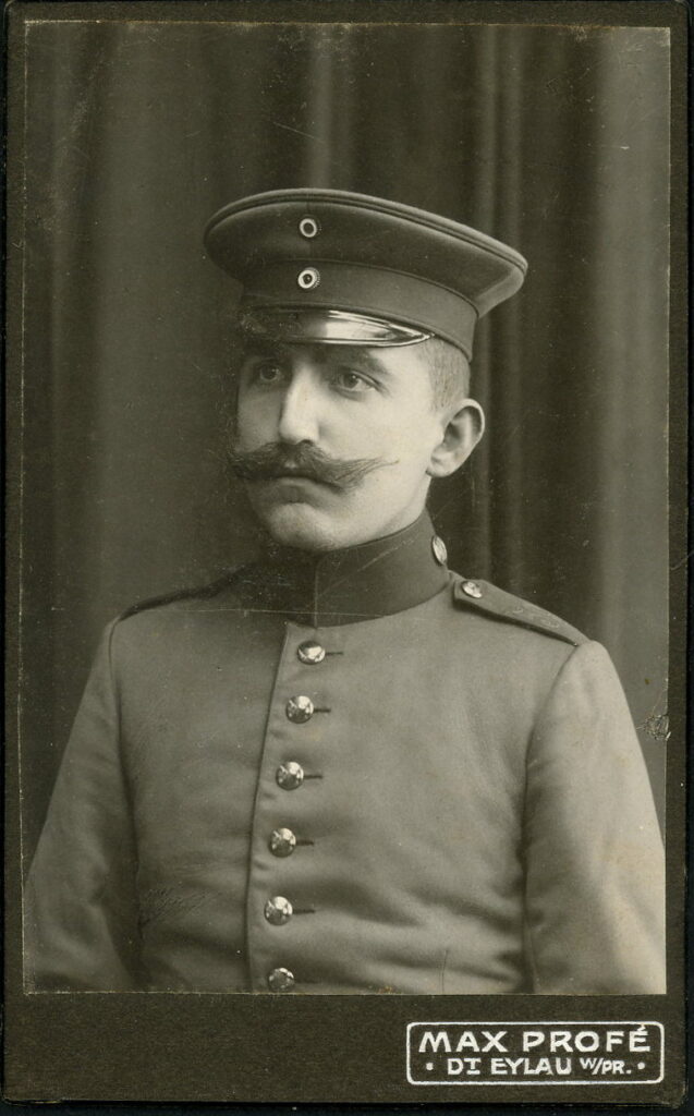 A monochrome photographic portrait from between 1865 and the 1920s taken by Max Profé, Deutsch Eylau w. Pr. (Iława), Poland