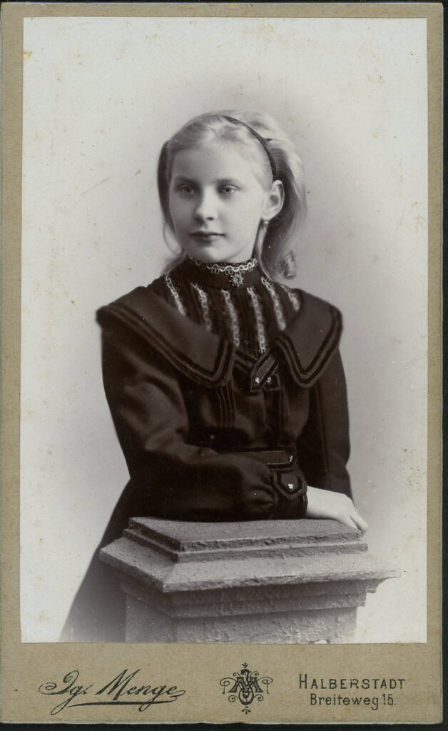 A monochrome photographic portrait from between 1865 and the 1920s taken by Ig. Menge, Breiteweg 15, Halberstadt