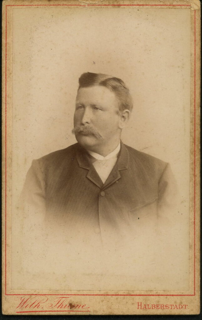 A monochrome photographic portrait from between 1865 and the 1920s taken by Wilh. Thieme, Plantage, Halberstadt