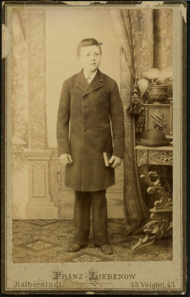 A monochrome photographic portrait from between 1865 and the 1920s taken by Franz Liebenow, Voigtei 43, Halberstadt