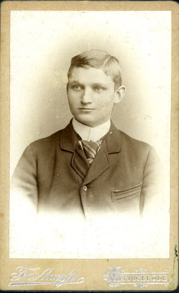A monochrome photographic portrait from between 1865 and the 1920s taken by F. Maesser, Wernigerode