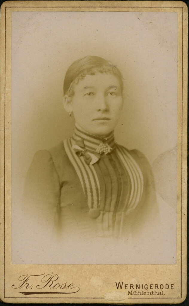 A monochrome photographic portrait from between 1865 and the 1920s taken by Fr. Rose, Mühlenthal, Wernigerode