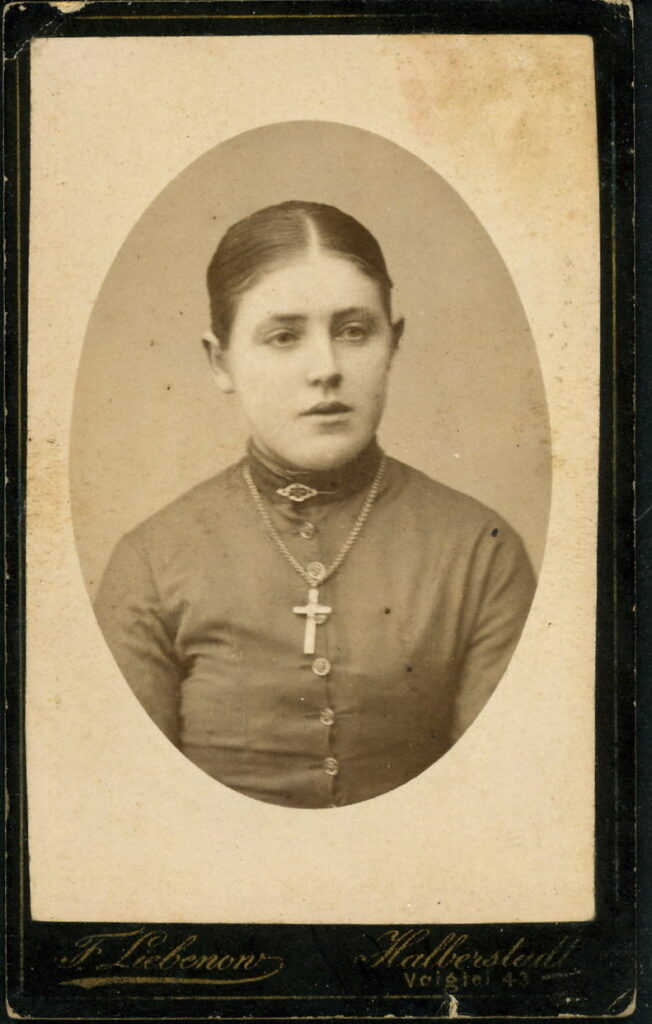 A monochrome photographic portrait from between 1865 and the 1920s taken by Franz Liebenow, Voigtei 43, Halberstadt.