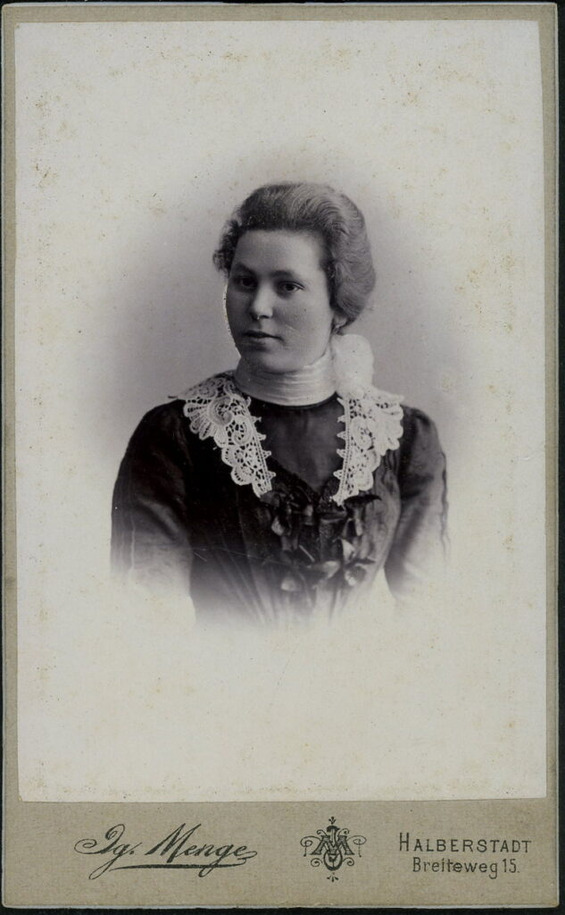 A monochrome photographic portrait from between 1865 and the 1920s taken by Ig. Menge, Breiteweg 15, Halberstadt