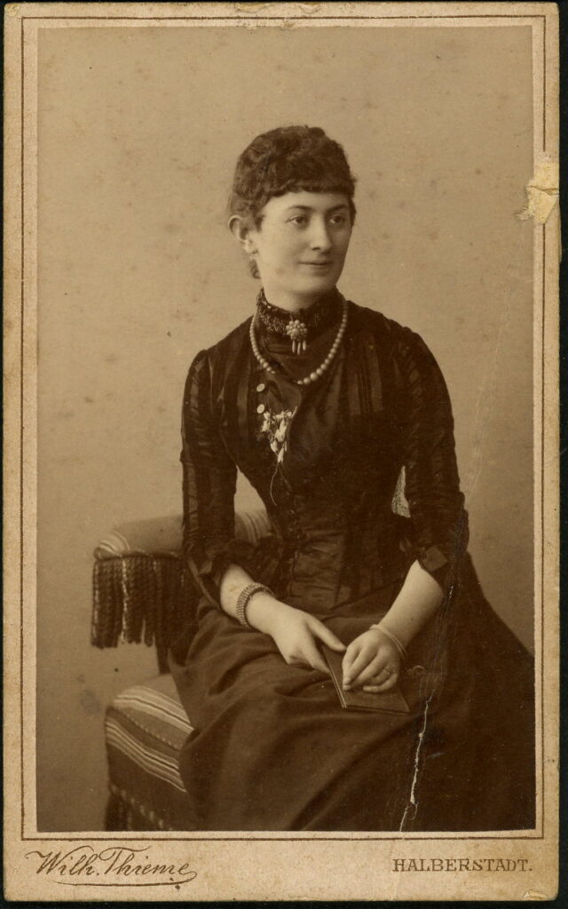 A monochrome photographic portrait from between 1865 and the 1920s taken by Wilh. Thieme, Plantage, Halberstadt.