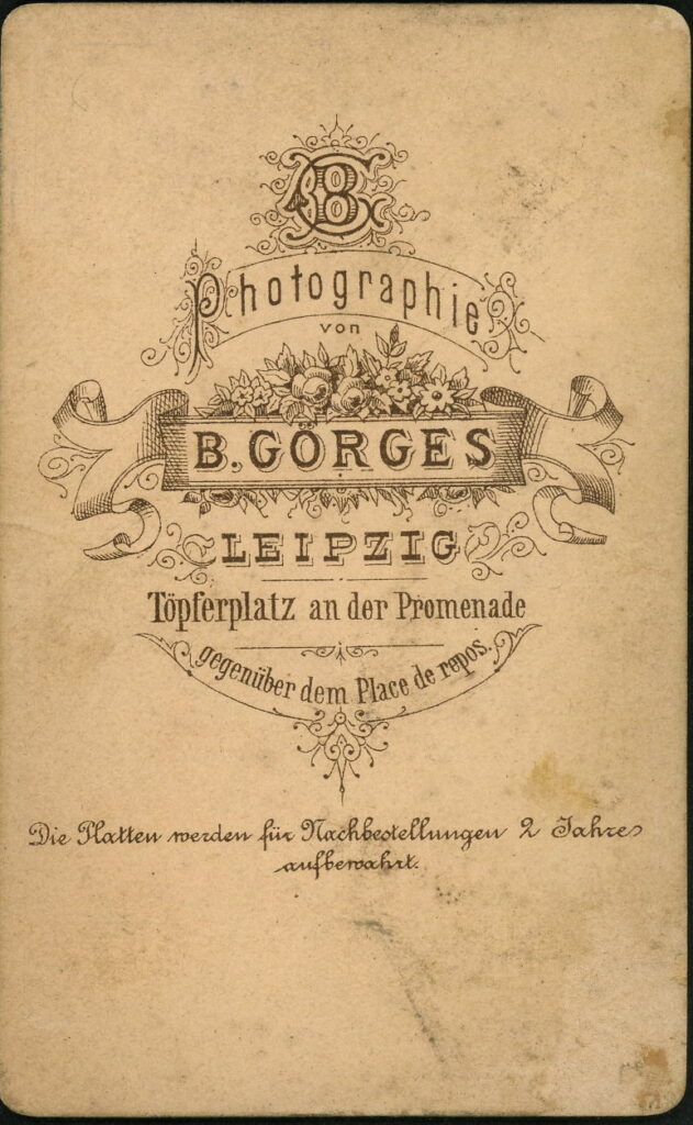 Reverse of a monochrome photographic portrait from between 1865 and the 1920s taken by B. Görges, Töpferplatz an der Promenade, Leipzig