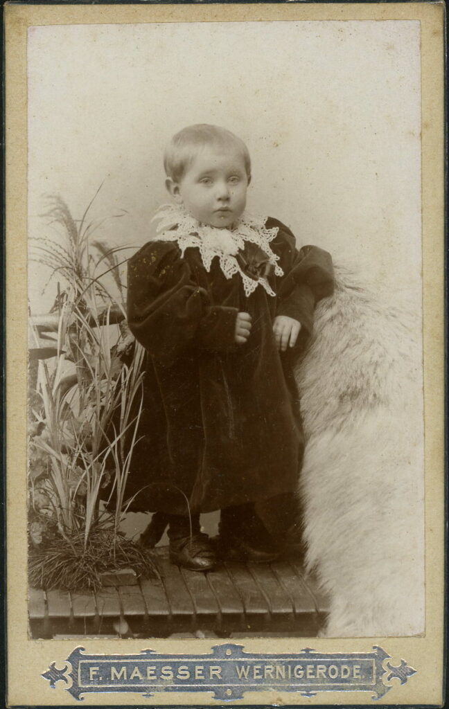 A monochrome photographic portrait from between 1865 and the 1920s taken by F. Maesser, Wernigerode