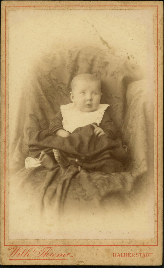 A monochrome photographic portrait from between 1865 and the 1920s taken by Wilh. Thieme, Plantage, Halberstadt