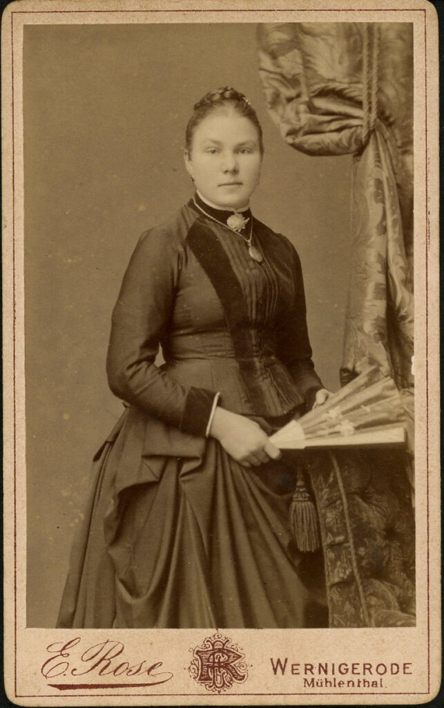 A monochrome photographic portrait from between 1865 and the 1920s taken by E. Rose, Mühlenthal, Wernigerode