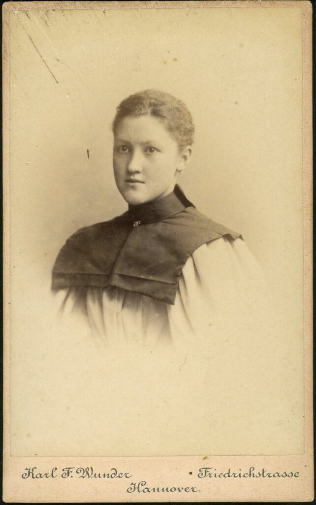 A monochrome photographic portrait from between 1865 and the 1920s taken by Karl F. Wunder, Friedrichstraße, Hannover and as Georg Brokesch in Leipzig