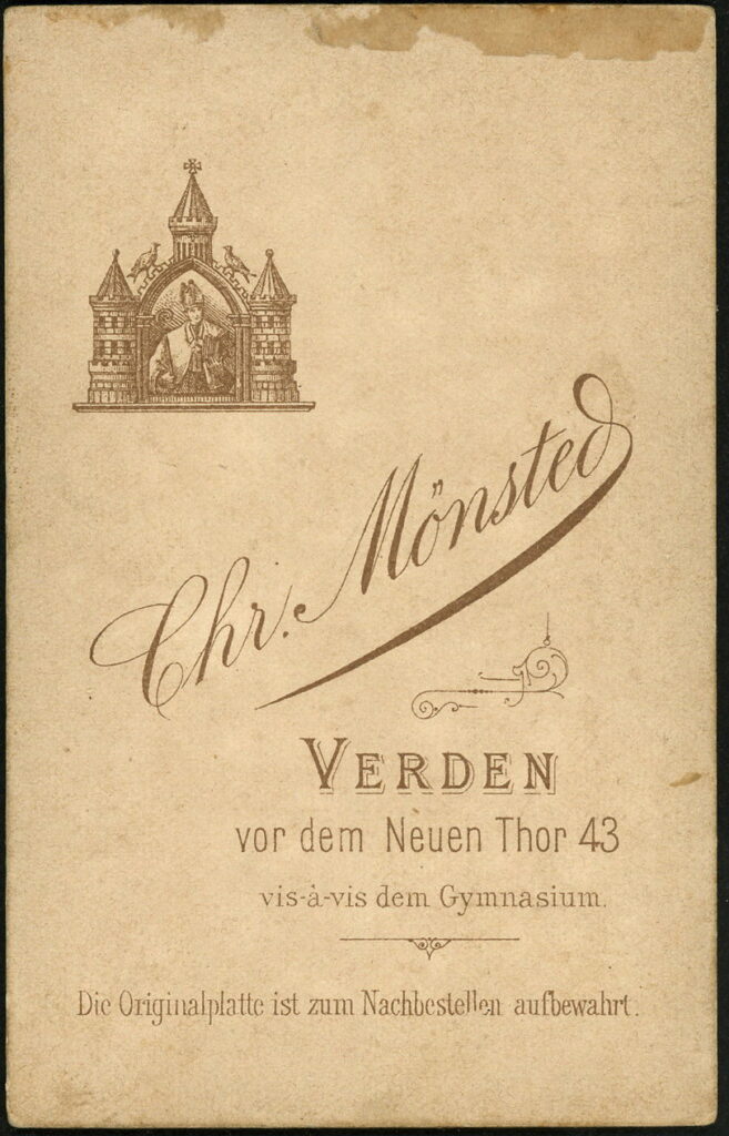 Reverse of a monochrome photographic portrait from between 1865 and the 1920s taken by Chr. Mönsted, vor dem Neuen Thor 43, Verden.