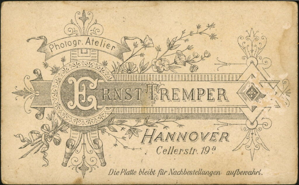 Reverse of a monochrome photographic portrait from between 1865 and the 1920s taken by Ernst Tremper, Cellerstraße 19a, Hannover.