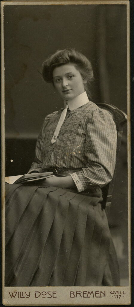 A monochrome photographic portrait from between 1865 and the 1920s taken by Willy Dose, Wall 117, Bremen