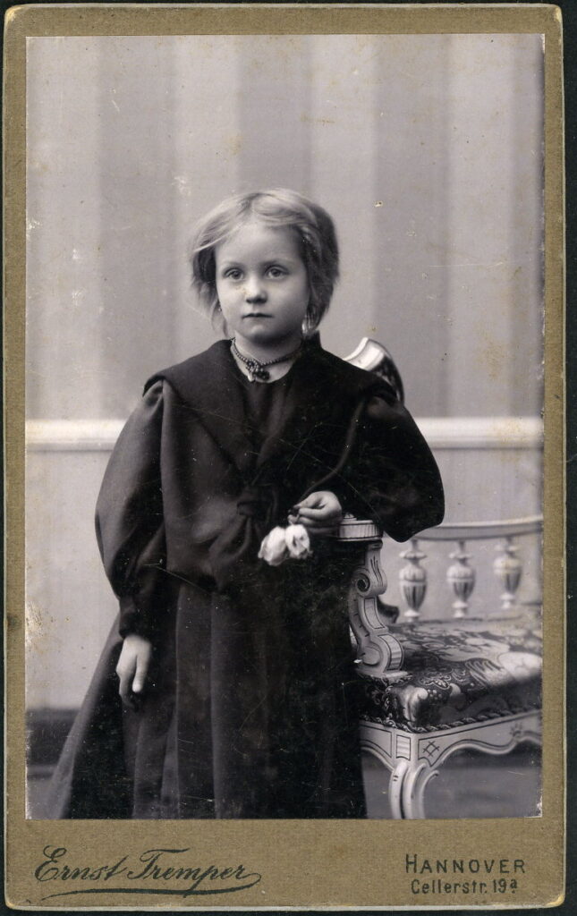 A monochrome photographic portrait from between 1865 and the 1920s taken by Ernst Tremper, Cellerstraße 19a, Hannover