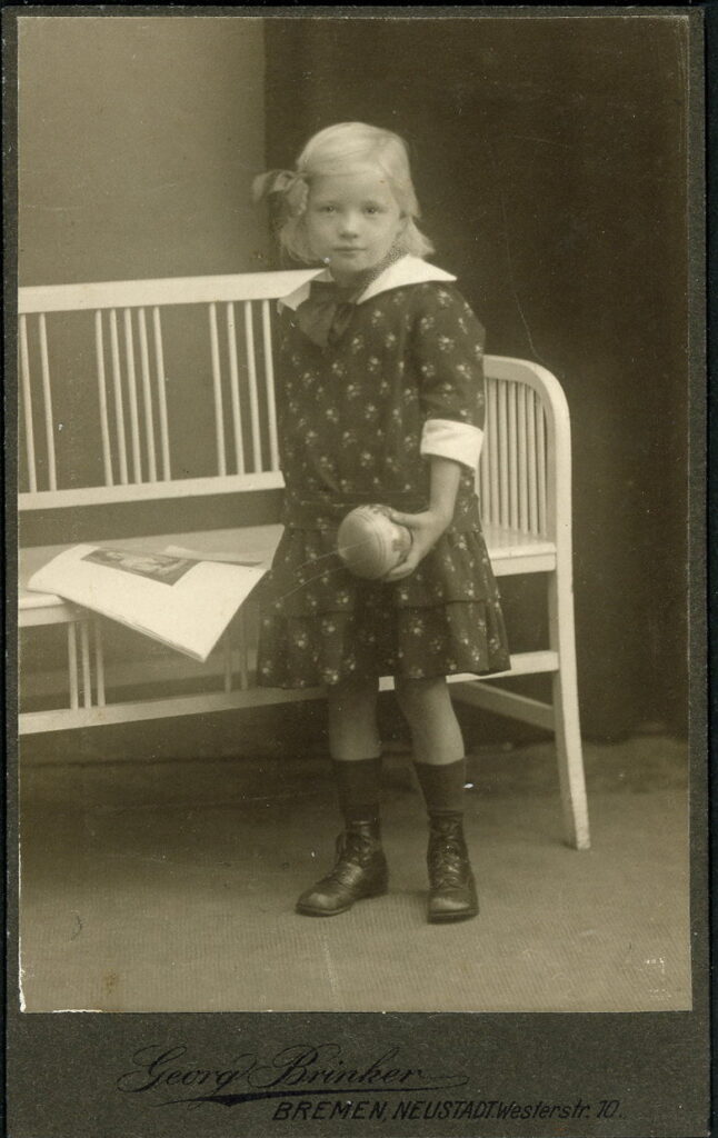 A monochrome photographic portrait from between 1865 and the 1920s taken by Georg Brinker, Westerstraße 10, Neustadt, Bremen