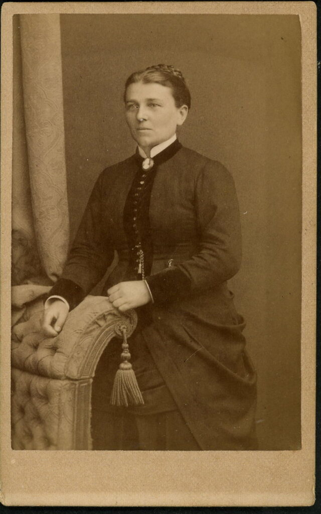 A monochrome photographic portrait from between 1865 and the 1920s taken by Carl Wolf, Altencellerthor 1, Celle and Gr. Schiedestraße 192, Stade