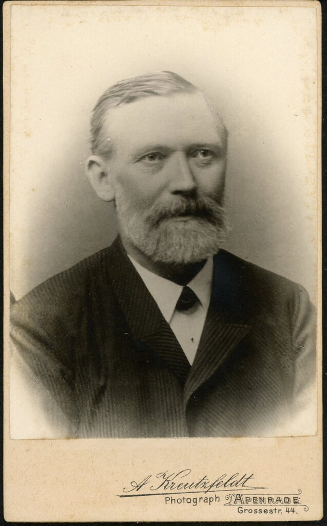 A monochrome photographic portrait from between 1865 and the 1920s taken by A. Kreutzfeldt, Grossestraße 44, Apenrade