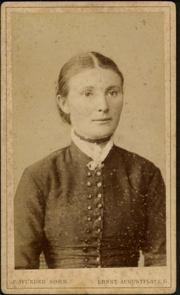 A monochrome photographic portrait from between 1865 and the 1920s taken by F. Wunder Sohn, Ernst-Augustplatrz 6, Hannover in 1885
