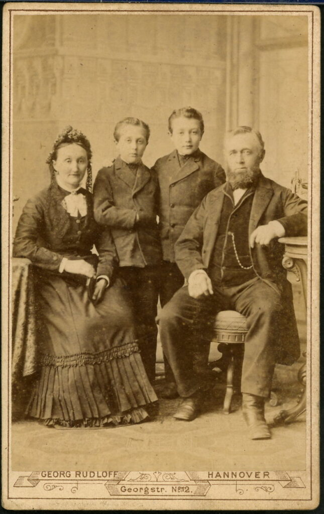 A monochrome photographic portrait from between 1865 and the 1920s taken by Georg Rudloff, Georgstraße 12, Hannover