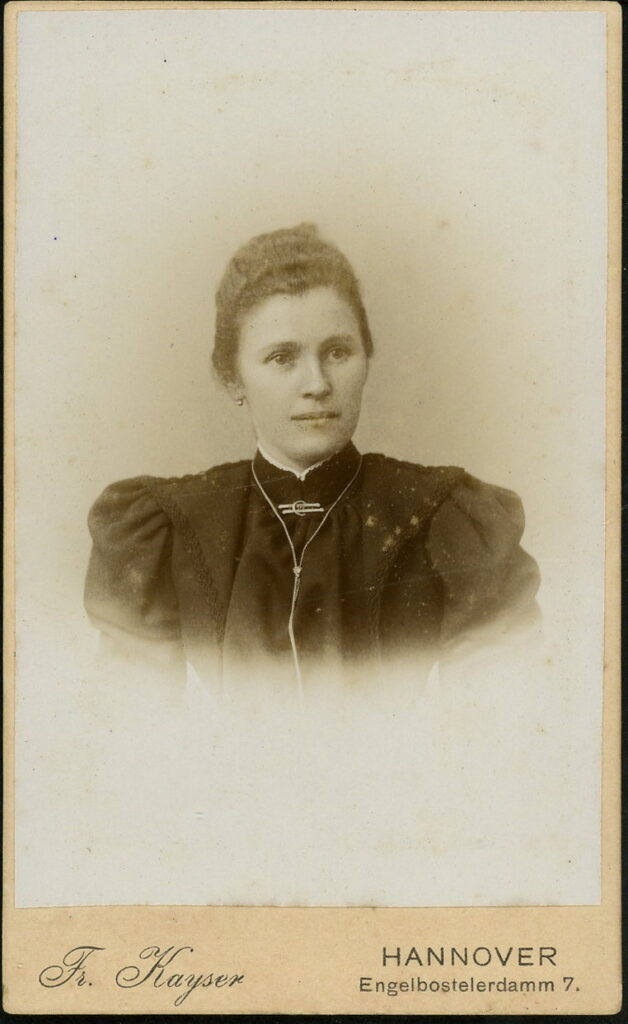 A monochrome photographic portrait from between 1865 and the 1920s taken by Fr. Kayser, Engelbostelerdamm 7, Hannover, formerly Georg Straße 1, Hannover