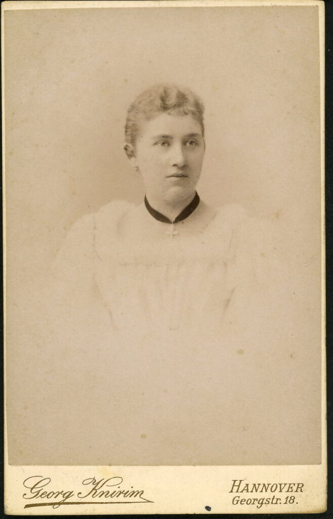 A monochrome photographic portrait from between 1865 and the 1920s taken by Georg Knirim, Georgstraße 18, Hannover
