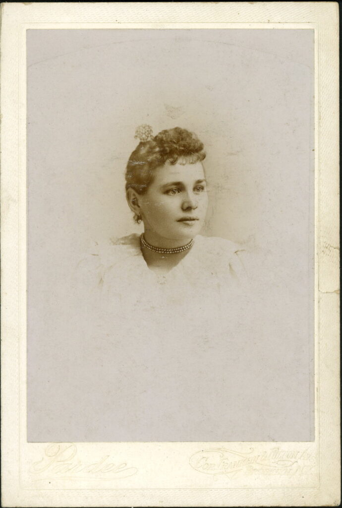 A monochrome photographic portrait from between 1865 and the 1920s taken by Pardee, Corner Franklin and Fulton Avenues, Brooklyn, NY