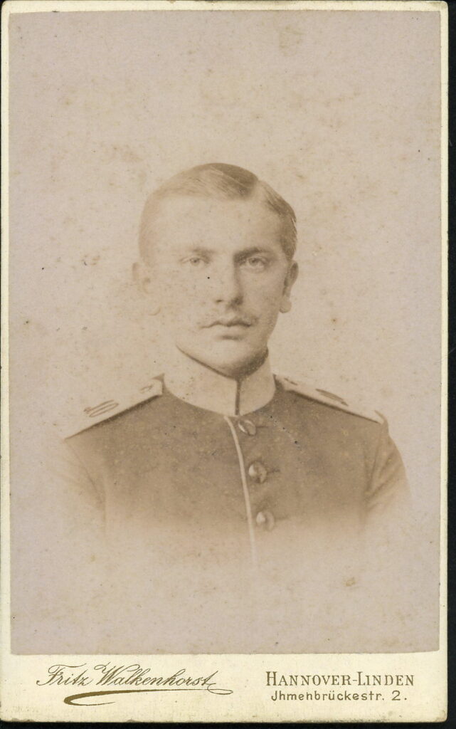 A monochrome photographic portrait from between 1865 and the 1920s taken by Fritz Walkenhorst, Ihmenbrückestraße 2, Hannover-Linden
